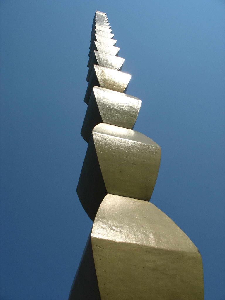 Coloana_Infinitului-Brancusi